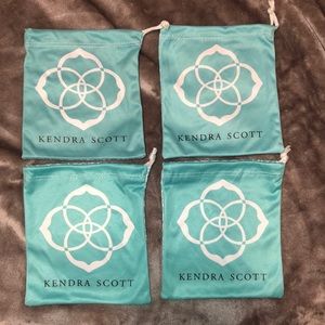 KENDRA SCOTT teal jewelry pouch